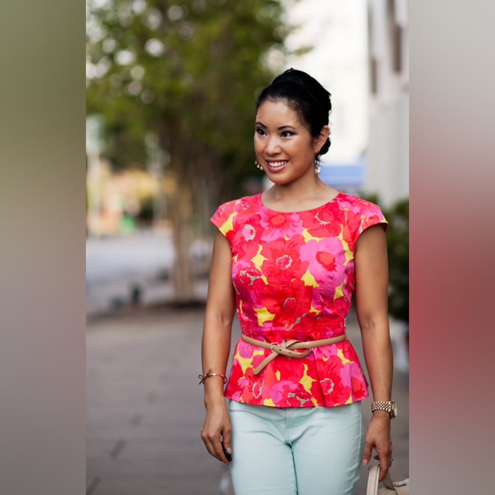 NWOT LOFT Vibrant Pink Yellow Floral Blouse   Peplum Women's Size 0P